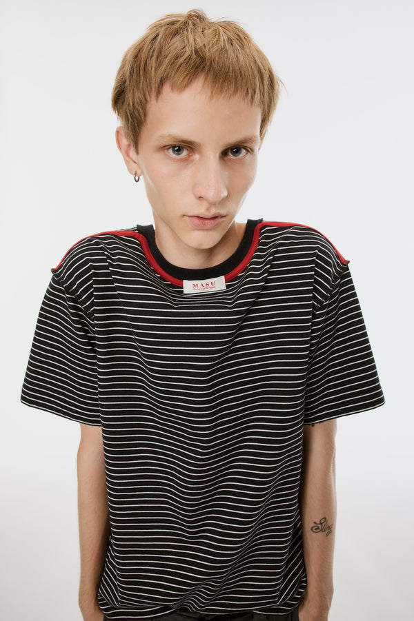 OPPOSITE STRIPE T-SHIRT - BLACK / M26U6CS008-MASU Official Online Store