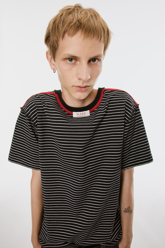 OPPOSITE STRIPE T-SHIRT - BLACK / M26U6CS008-MASU Official Online Store