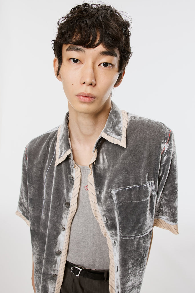 UNEVEN VELVET HALF SLEEVE SHIRT - CHARCOAL / M26U6SH001-MASU Official Online Store