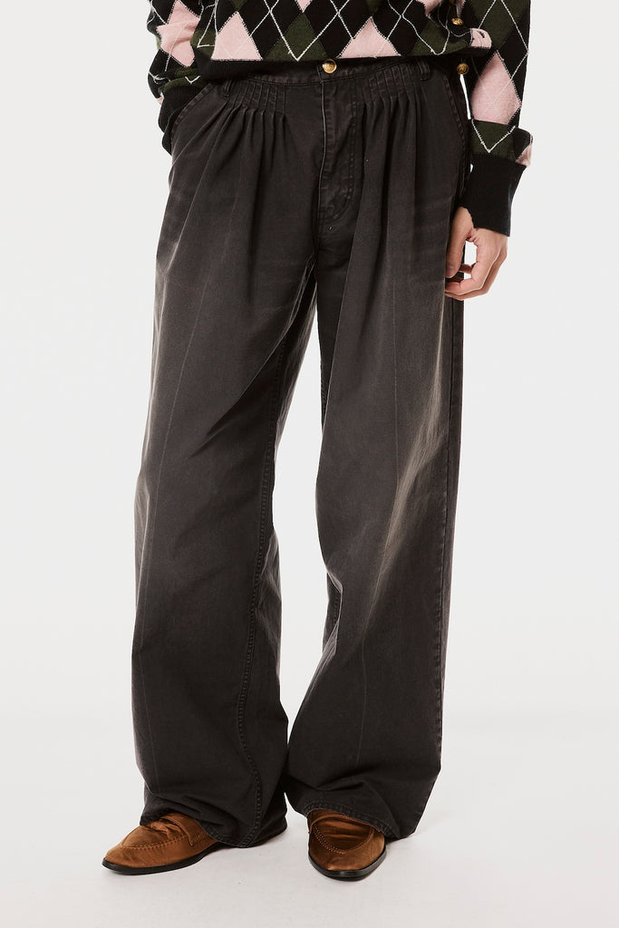 ACCORDION TUCK WORK PANTS - CHARCOAL / M26H9PL008-MASU Official Online Store