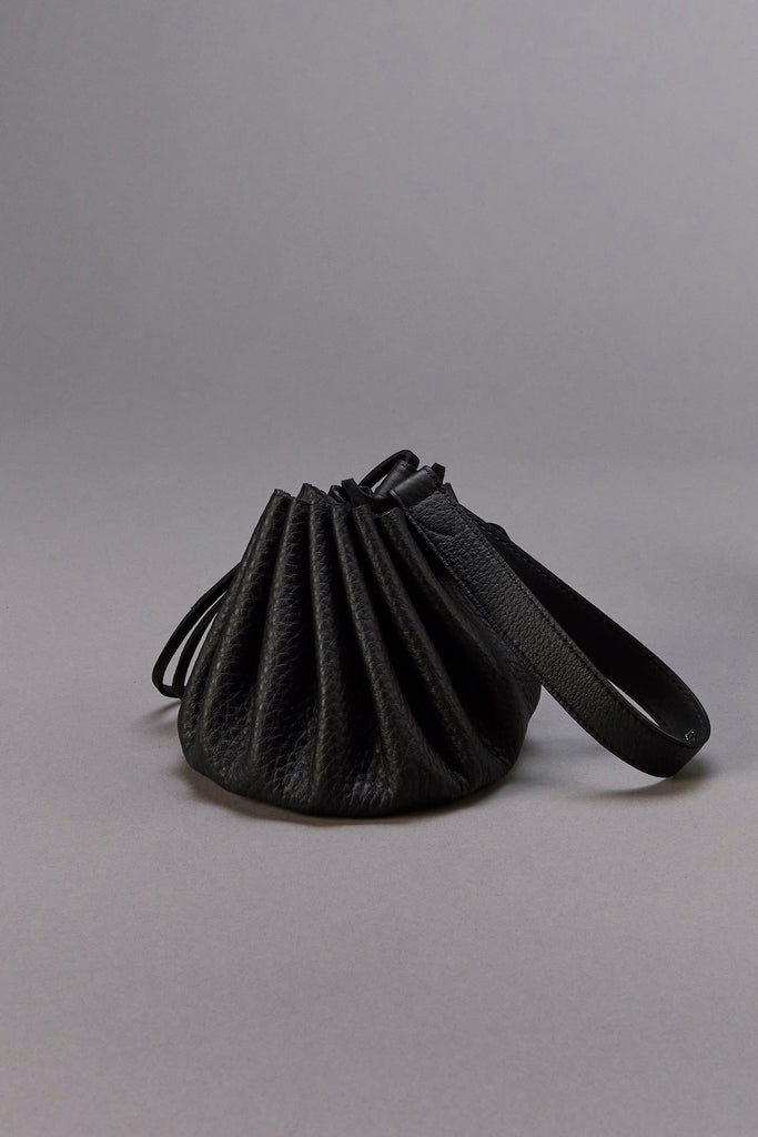 WHIP POUCH - NOIR / M26H9OJ015-MASU Official Online Store