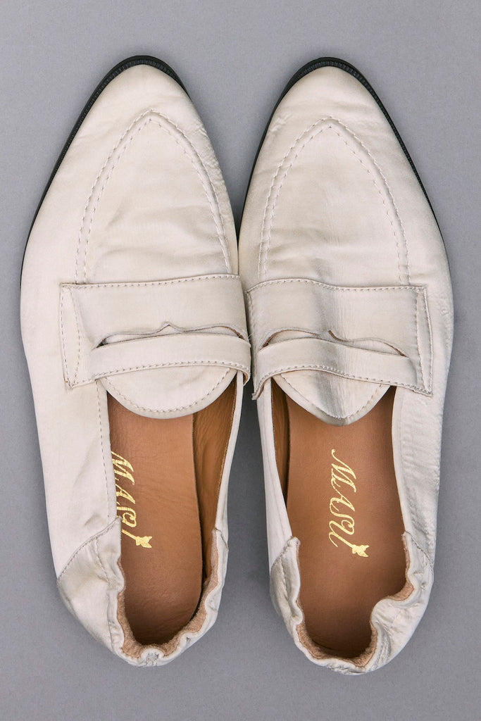SILK SATIN SLIP-ON SHOES - MILK / M26H9OJ012-MASU Official Online Store