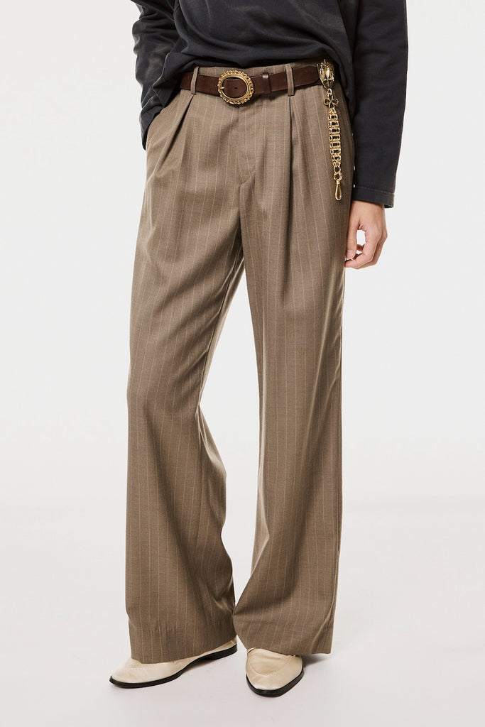 INVERTED PLEATS WIDE TROUSERS - OLIVE GRAY / M26H9PL004-MASU Official Online Store