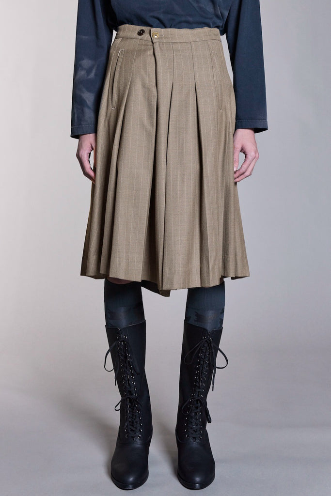 RANDOM PLEATED SHORTS - OLIVE GRAY / M26H9PS002-MASU Official Online Store