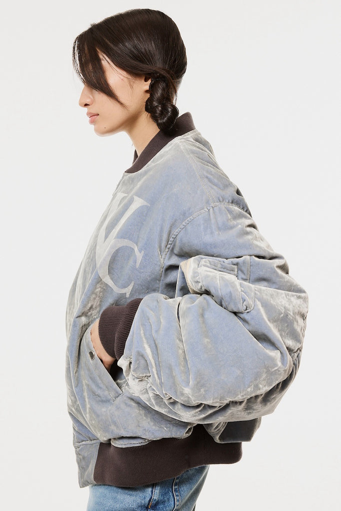 VC VELVET PUFFER BOMBER JACKET - DUSTY BLUE / M26H9BL004-MASU Official Online Store